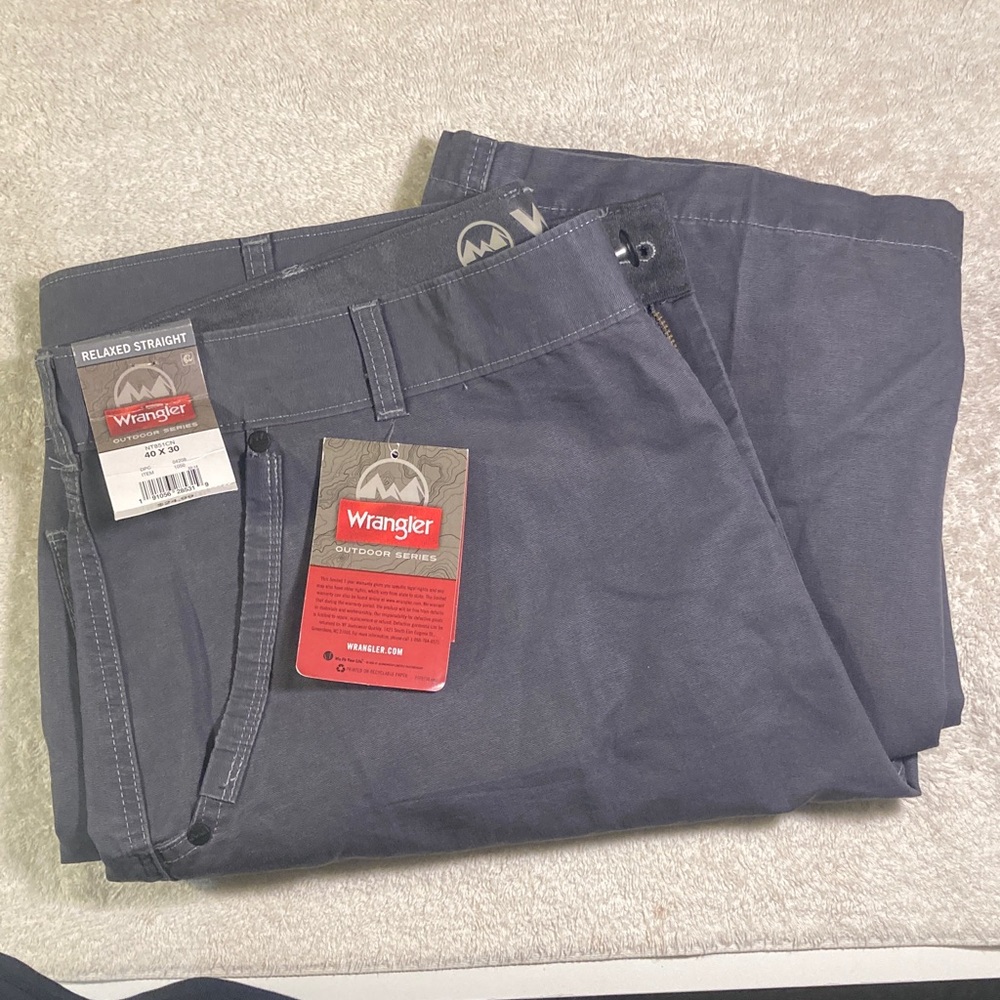 NWT Wrangler Men's Outdoor Series Chinos - Dark Gray Size: 40x30
